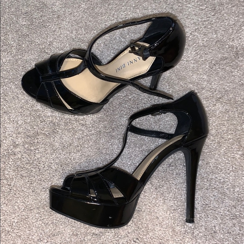 Gianni Bini Black platform heel